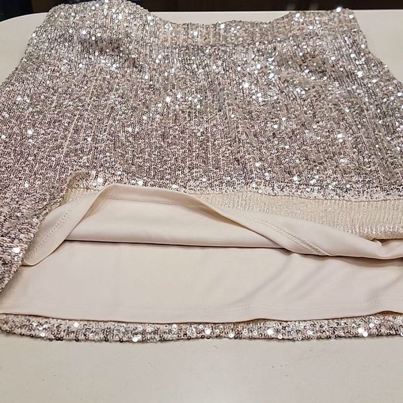 Maurices Cream and Silver Sequin Sparkly High Rise Skirt - Size Medium - Picture 5 of 11
